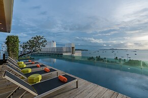 Seven Zea Chic Hotel