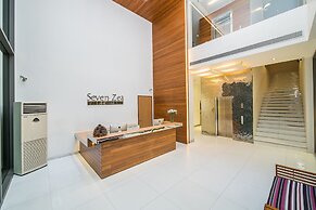Seven Zea Chic Hotel