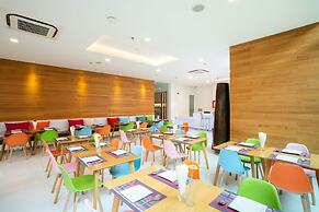 Seven Zea Chic Hotel