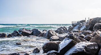 Edgelake Beach Club by Coolvacay