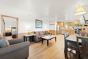 Edgelake Beach Club by Coolvacay