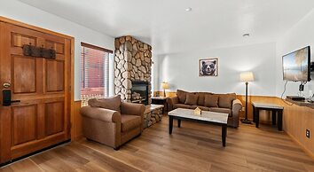 Edgelake Beach Club by Coolvacay