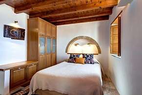 Malvasia Traditional Hotel