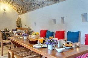 Malvasia Traditional Hotel