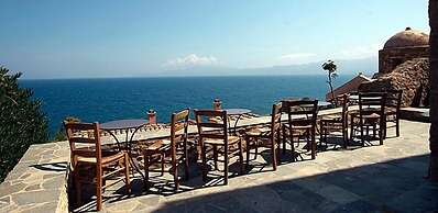 Malvasia Traditional Hotel