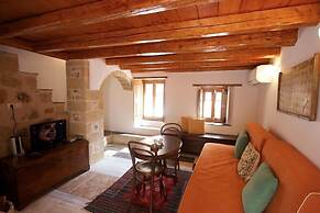 Malvasia Traditional Hotel