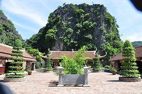 Vietnamese Ancient Village Hotel