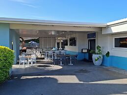 Nightcap at Queens Beach Hotel