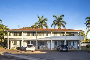 Nightcap at Queens Beach Hotel