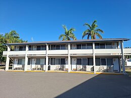 Nightcap at Queens Beach Hotel