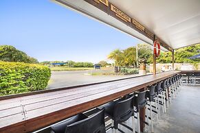 Nightcap at Queens Beach Hotel