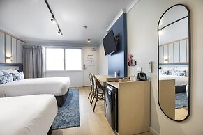 Nightcap at Queens Beach Hotel