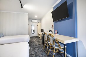 Nightcap at Queens Beach Hotel