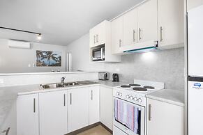 Nightcap at Queens Beach Hotel