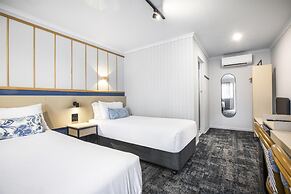 Nightcap at Queens Beach Hotel