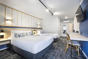 Nightcap at Queens Beach Hotel