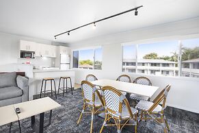 Nightcap at Queens Beach Hotel