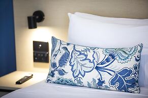 Nightcap at Queens Beach Hotel