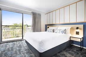 Nightcap at Queens Beach Hotel