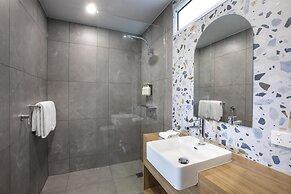 Nightcap at Queens Beach Hotel