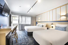 Nightcap at Queens Beach Hotel