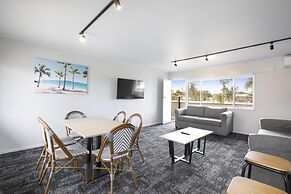 Nightcap at Queens Beach Hotel