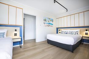 Nightcap at Queens Beach Hotel