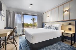 Nightcap at Queens Beach Hotel