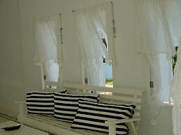 Brassiere Beach Resort