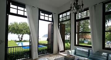 Brassiere Beach Resort