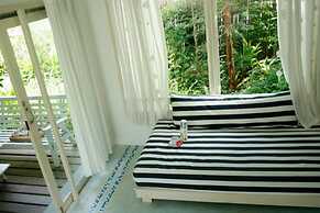 Brassiere Beach Resort