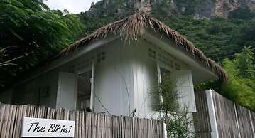 Brassiere Beach Resort