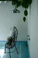 Brassiere Beach Resort