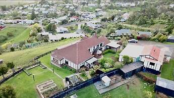 Chartre' Manor Bed & Breakfast