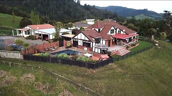Chartre' Manor Bed & Breakfast