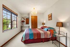 Chartre' Manor Bed & Breakfast