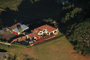 Chartre' Manor Bed & Breakfast