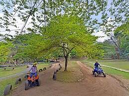 Grand Whiz Hotel Trawas