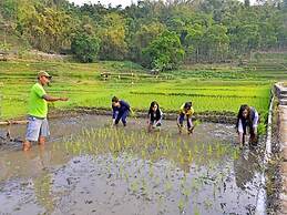 Grand Whiz Hotel Trawas