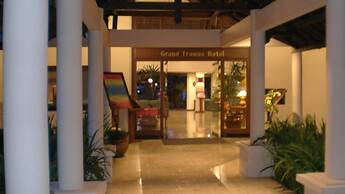 Grand Whiz Hotel Trawas