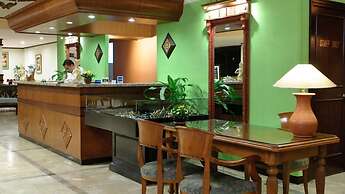 Grand Whiz Hotel Trawas