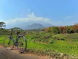 Grand Whiz Hotel Trawas