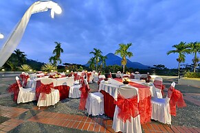 Grand Whiz Hotel Trawas