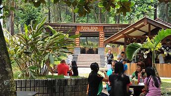 Grand Whiz Hotel Trawas