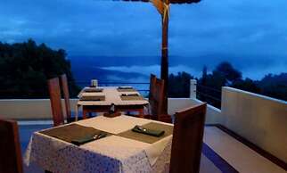 KARANG SARI Guesthouse & Restaurant