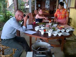 KARANG SARI Guesthouse & Restaurant