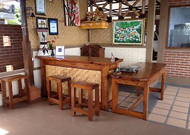 KARANG SARI Guesthouse & Restaurant