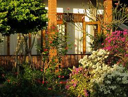 KARANG SARI Guesthouse & Restaurant