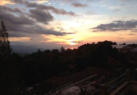 KARANG SARI Guesthouse & Restaurant