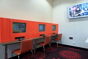 Park Avenue Hotel Motel